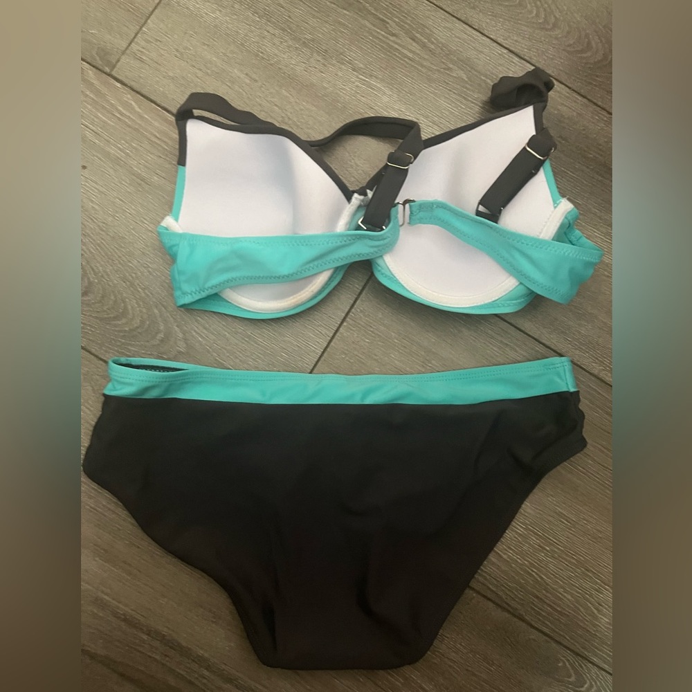 Bikini - Picture 5 of 7